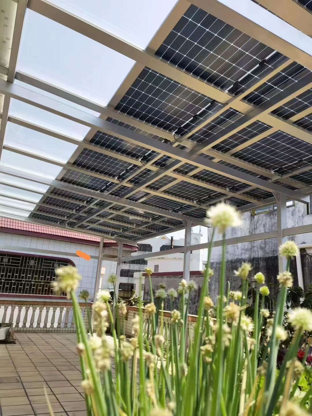 凉山别墅家用屋顶太阳能发电系统安装